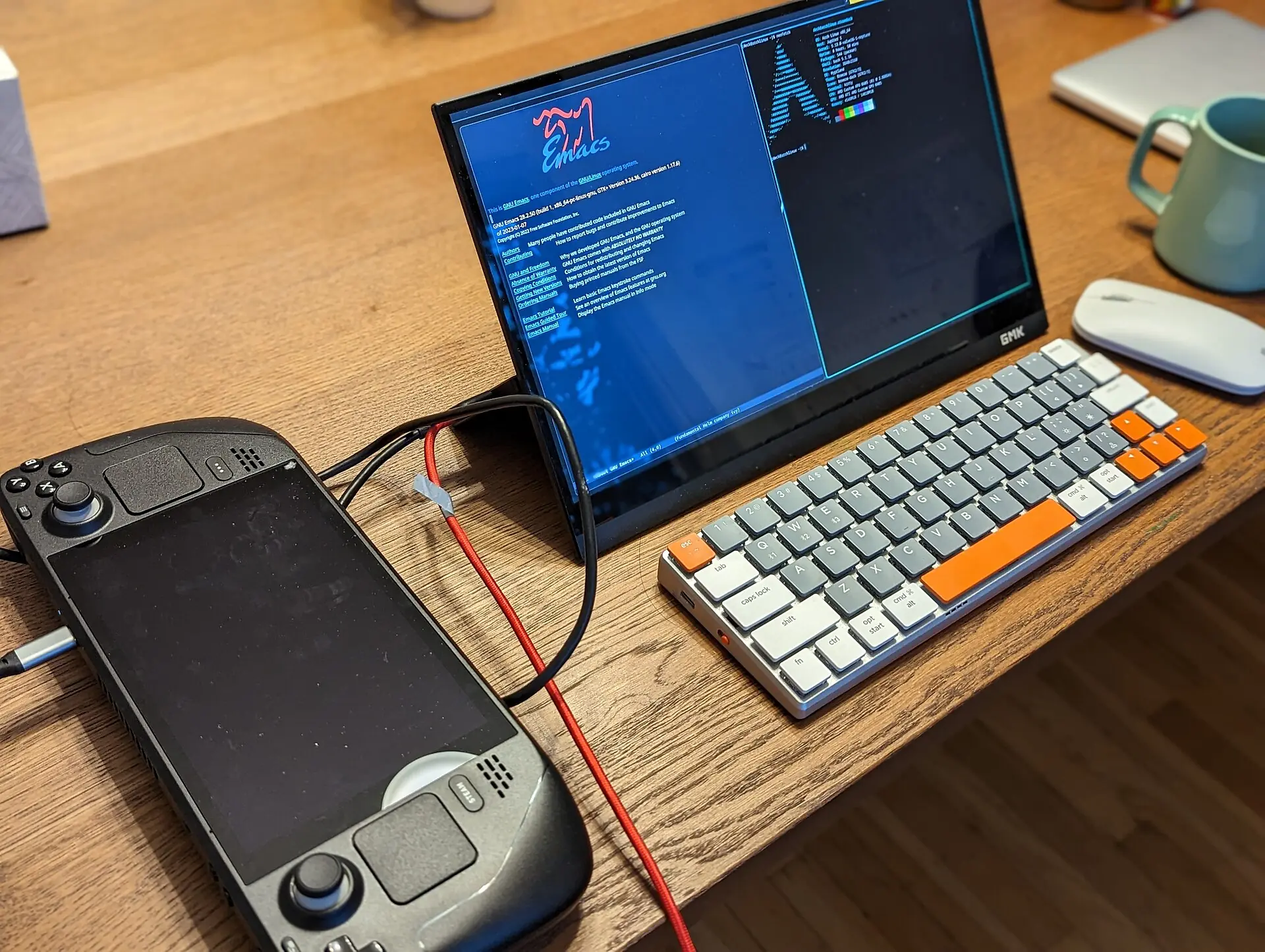 Konsola przenośna Steam Deck z uruchomionym pulpitem systemu Linux