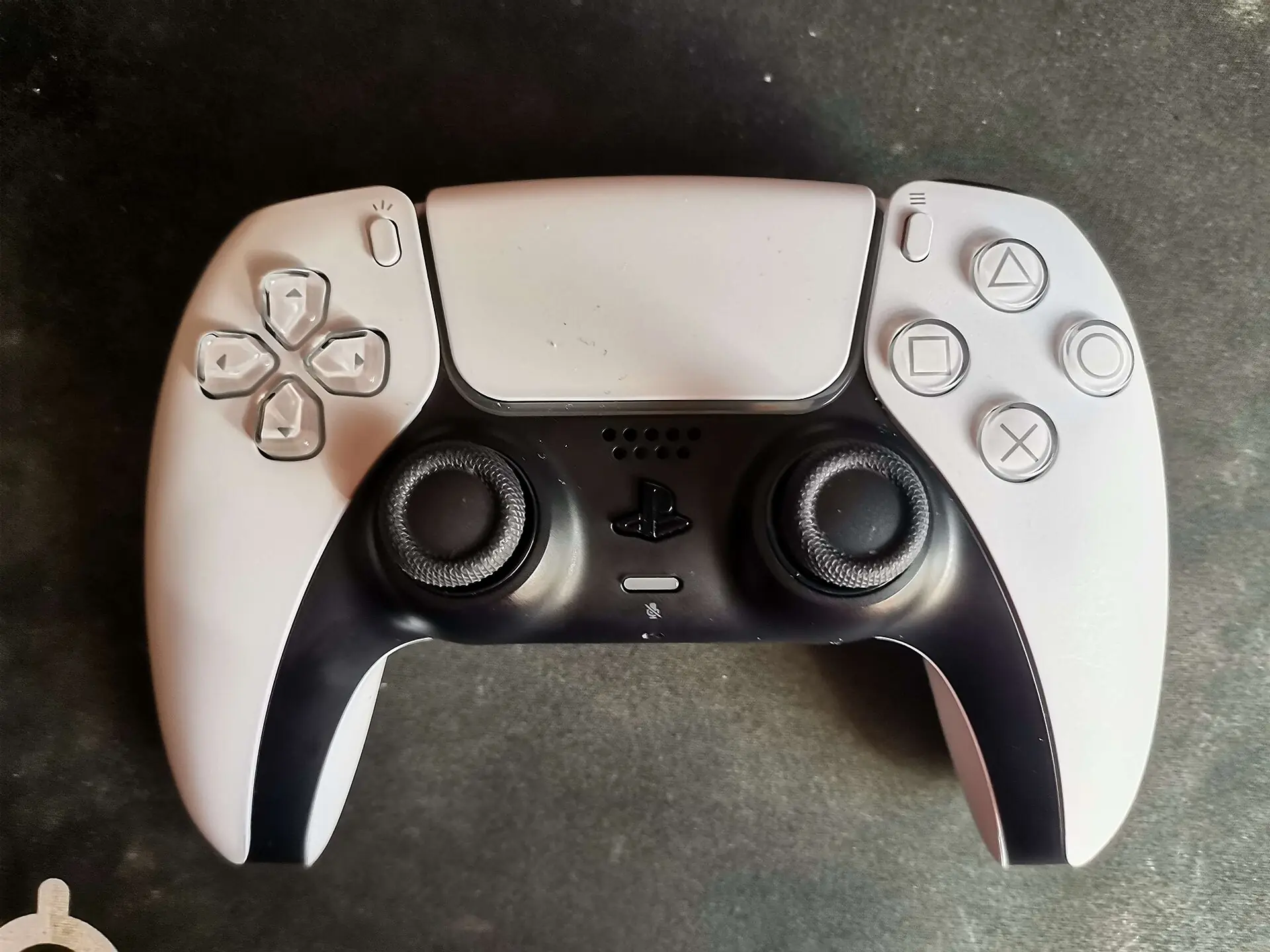 Biały pad DualSense do konsoli PlayStation 5