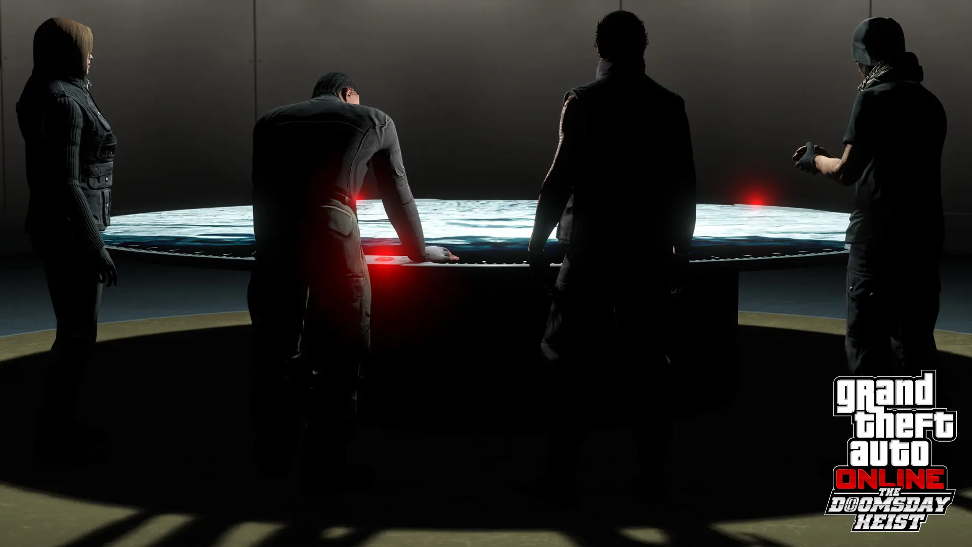 Gracze planują skok przy stole z mapą w GTA Online