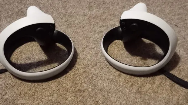 Para kontrolerów PlayStation VR2 Sense