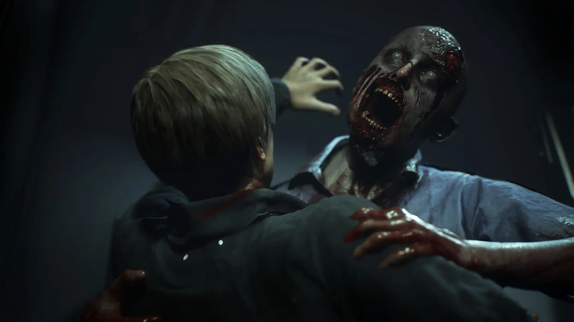 Zombie atakuje bohatera w Resident Evil 2