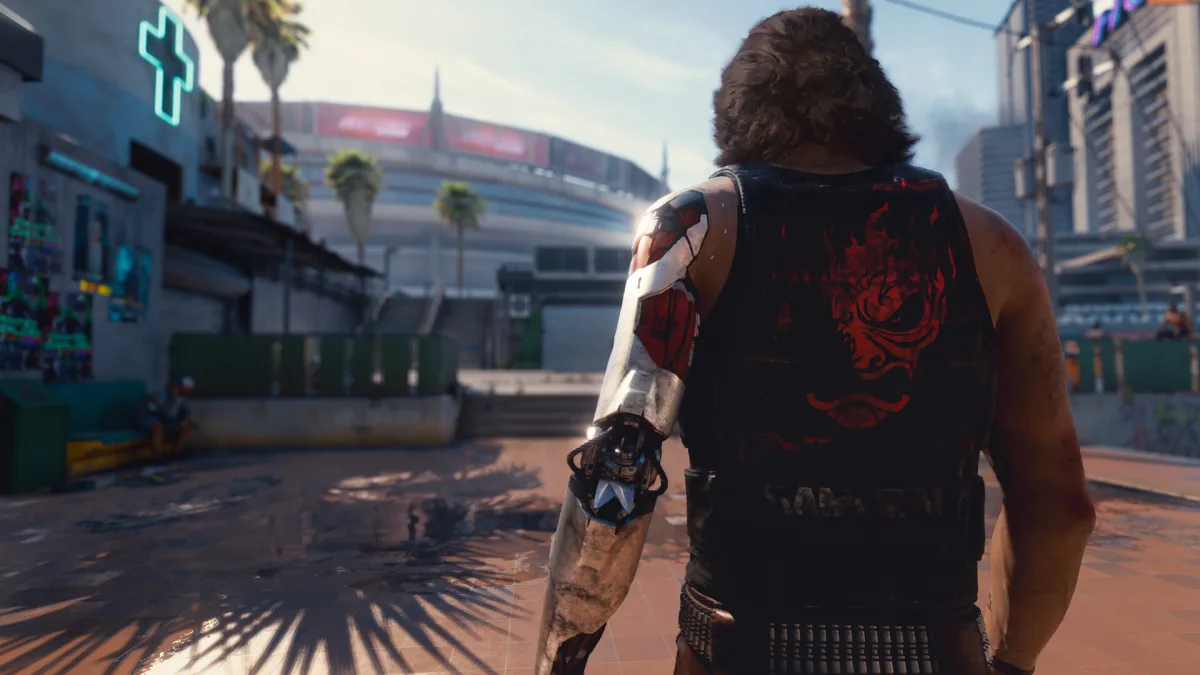 Johnny Silverhand idzie ulicą Night City w grze Cyberpunk 2077 studia CD Projekt RED