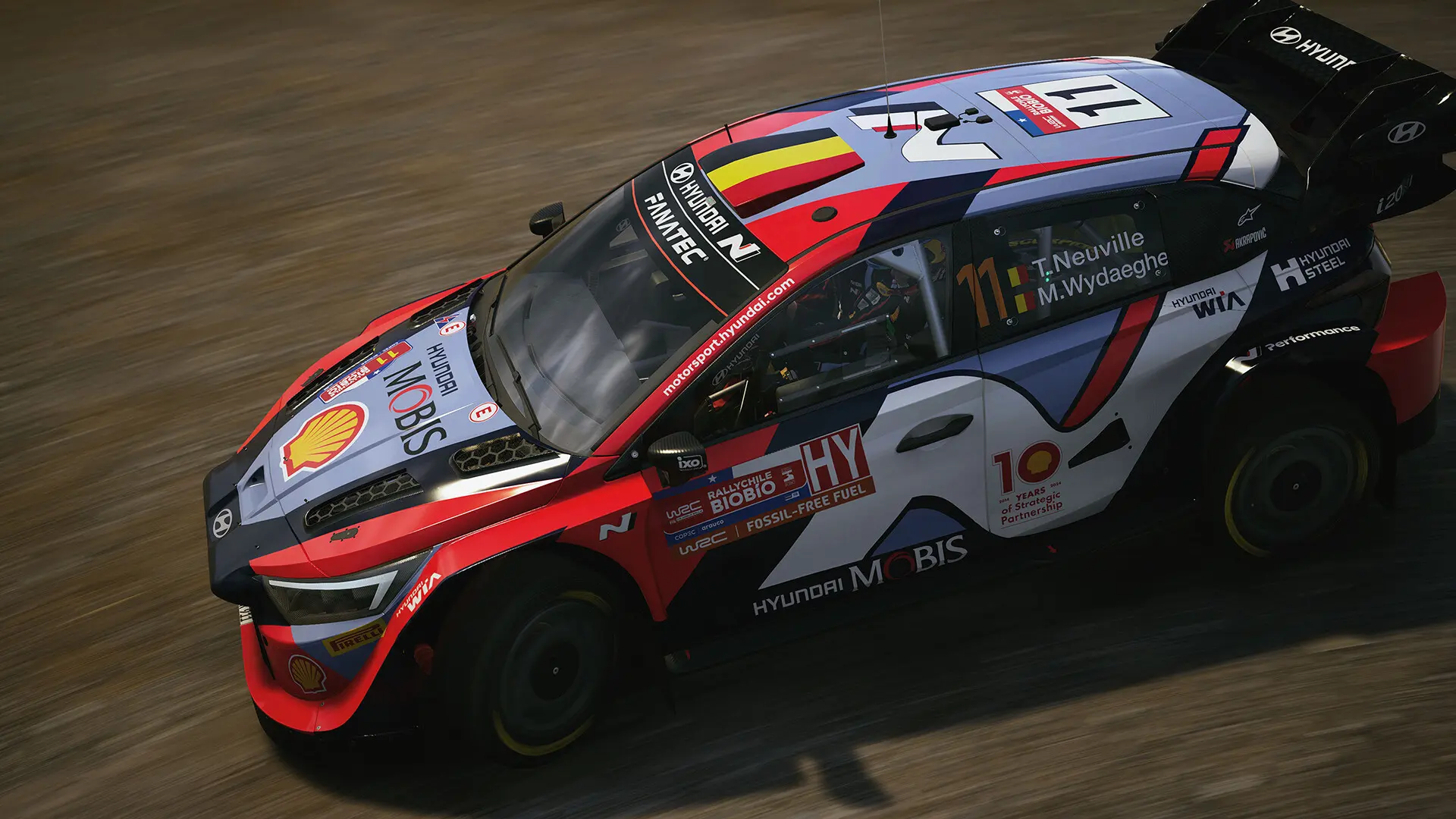EA Sports WRC, samochód rajdowy na szutrowej trasie