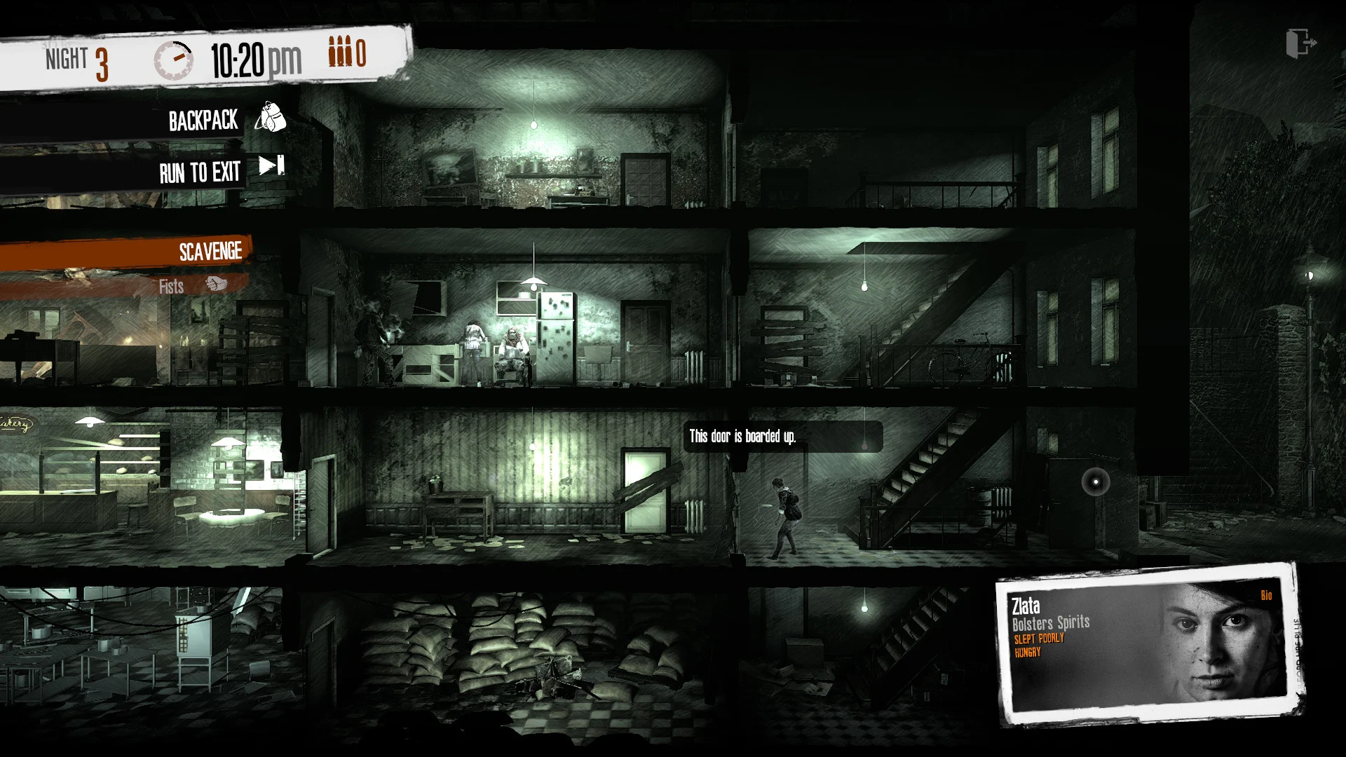 Nocna wyprawa po zapasy do ciemnego budynku z workami z piaskiem w This War of Mine
